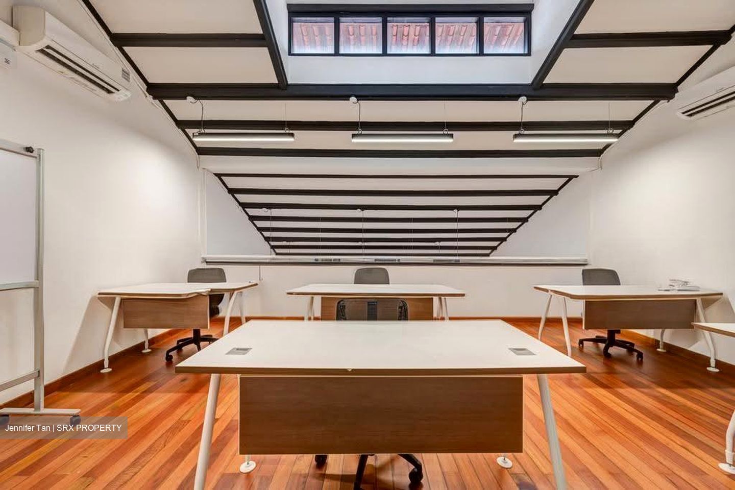Club Street (D1), Office #611816251